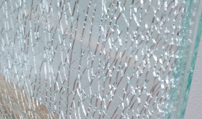 Interiérové skleněné zábradlí – BROKEN GLASS